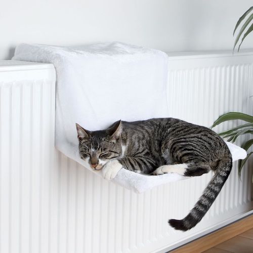 Hamac de radiateur pour enrichir l'environnement du chat